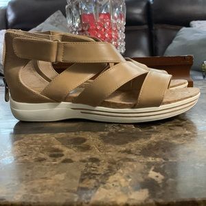 Corkscrew sandals